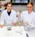 This image shows juniorprofessor Dr. Daniela Wenzel (left) and Dr. Sarah Rieck.